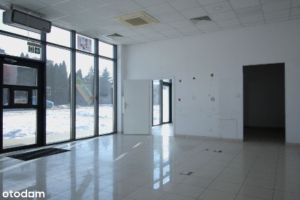 Lokal w centrum b. dużego osiedla mieszkaniowego.