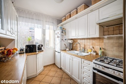 3 pokojowe mieszkanie z półotwartą kuchnią oraz loggią