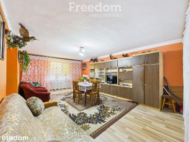 Bliźniak z budynkiem gospodarczym i garażem