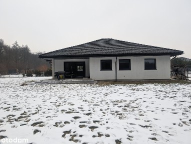 Nowoczesny dom z garażem w spokojnej okolicy