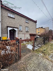 Bliźniak z poddaszem i garażem, 360 m² działki