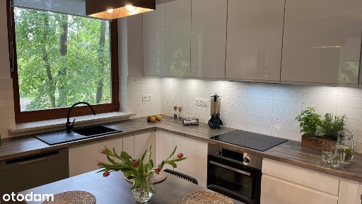 69m2, 3 pokoje, I piętro, po remoncie, garaż podziemny, komórka lok.