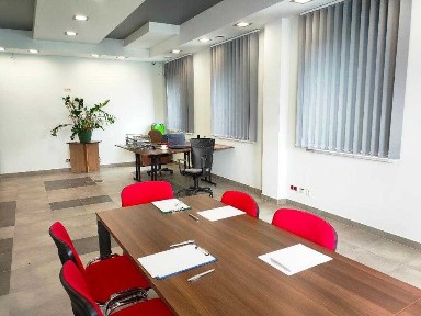 Komfortowe biuro 50m2 częściowo umeblowane