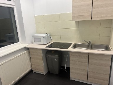 Parter budynku osobne wejscie 5 pokoi wolne