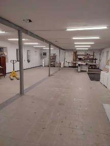 Wynajmę miejsce pracy dla STOLARZA/LAKIERNIKA z dostępem do maszyn