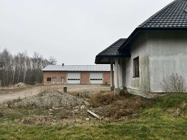 Dom z Halą Przemysłową