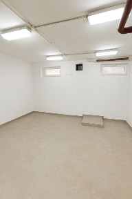 Lokal 62 m. Brutto, F-Vat, Ogrzewany +WC świeży remont kilka schodk