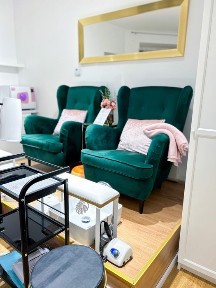 Stanowisko do manicure na wynajem - salon w centrum