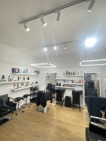 Stanowisko fryzjerskie do wynajęcia - bez dodatkowych opłat