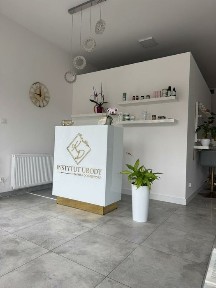 Lokal 55m, parter. Front budynku, witryny od ulicy. Duży parking