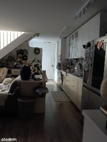 Nowoczesny dom w zabudowie szeregowej 110 m² z pompą ciepła.