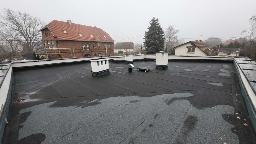 Dom parterowy stan surowy zamknięty ocieplony wełną bez pośredników