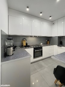 2 Pokoje, Osobna Kuchnia, Balkon! Do Wejścia!