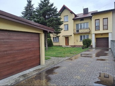 Dom z lokalami usługowymi,budynkiem gospodarczym na sprzedaż