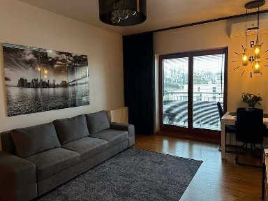 Mieszkanie-centrum Ożarowa, wyposażenie, klima, garaż, komórka w cenie