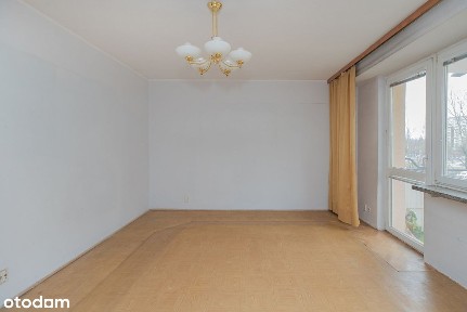 Przy samym Metrze Służew