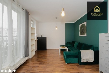 900m Metro Dworzec Gdański zadbany blok 2004r