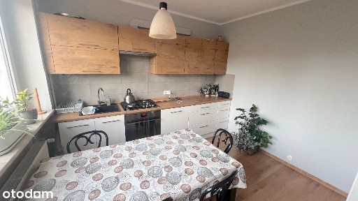 Dom trzykondygnacyjny w dobrym stanie technicznym