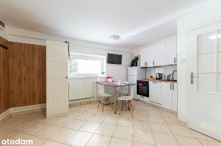 Wyremontowana kawalerka 30m - blisko metro Zacisze, ogródek