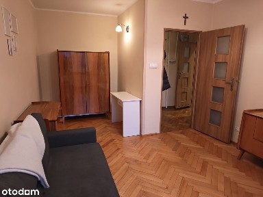 Przytulna kawalerka z osobną kuchnią. Blisko centrum |KOSZUTKA