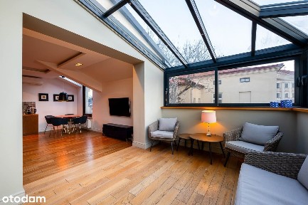 Komfortowe mieszkanie w centrum z garażem.