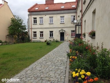 Dwa mieszkania w kamienicy Rynek 1 (70 m2 -2 piętro oraz 40 m2 parter)