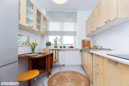 Wygodne mieszkanie, metro, English