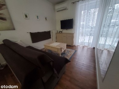 2 pokoje, osiedle strzeżone, miejsce garażowe, klimatyzacja, ogródek