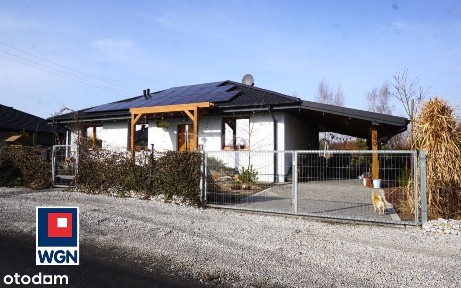 Kilkuletni, wykończony dom parterowy.