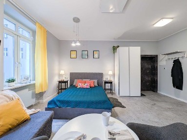 Przestronna kawalerka w kamienicy z parkingiem przy ulicy Garbary 28