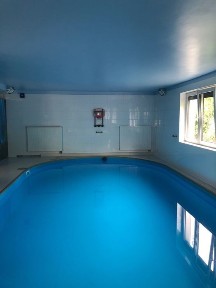 Dom z basenem, sauną, bilardem, itd.