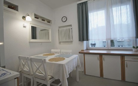 Mieszkanie dwupokojowe. Os. Krakowiaków. 1 piętro jasna kuchnia balkon