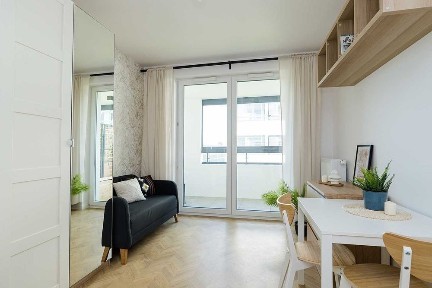 Nowoczesne studio z kuchnią i balkonem obok SKM i M2 Bródno