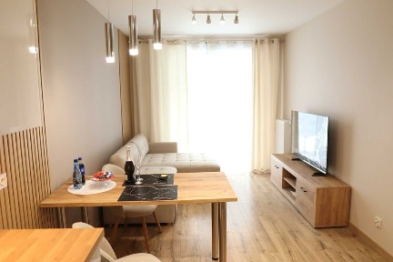 Nowe 2-pok. mieszkanie 38 m² po remoncie + parking / Łomianki Dolne