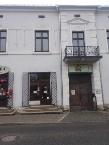 Do wynajęcia lokal handlowo-usługowy w rynku w Krzeszowicach