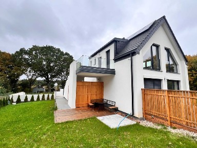 Dom jednorodzinny dwa mieszkania/apartamenty/