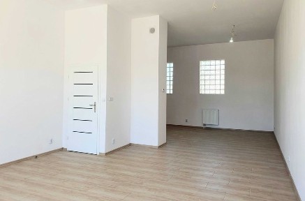 Lokal usługowo-handlowy na parterze