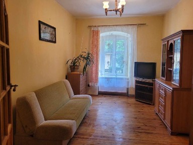 Przestronne 3 pokojowe mieszkanie na parterze w centrum
