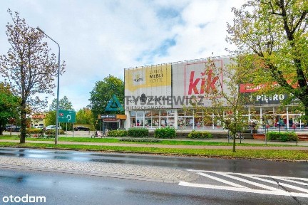 Dom 400m Z świetnie Presperującym Salonem Meblowym
