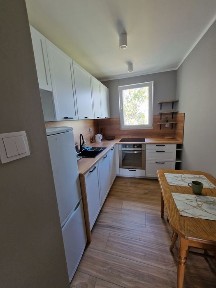 2 pokojowe mieszkanie 39 m2, loggia, piwnica.