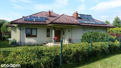 Dom z domkiem letniskowym calorocznym