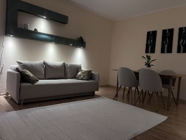 Mieszkanie 53 m² z balkonem - zadbane, w pełni wyposażone - Poddębice