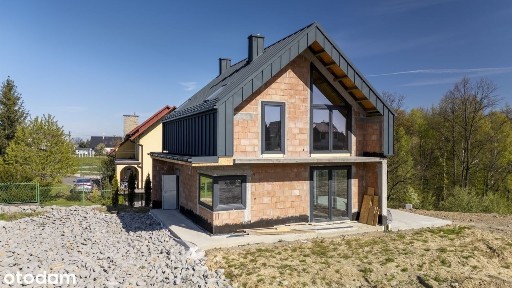 Dom przy lesie blisko Myślenic - wygoda życia | działka 9 arów