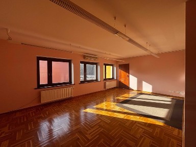 Wiązowna centrum- na biuro lub dla pracowników-5 pokoi-120m2