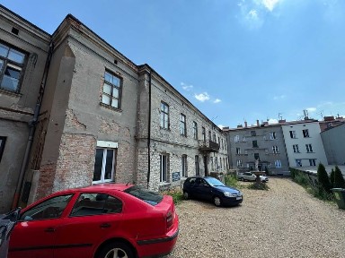 sprzedam kamienicę pod Jasną Górą, oficyna