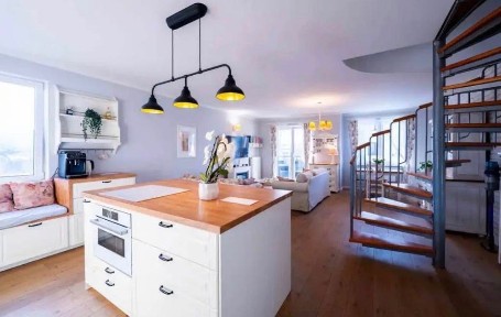 Dwupoziomowe mieszkanie z basenem 93m