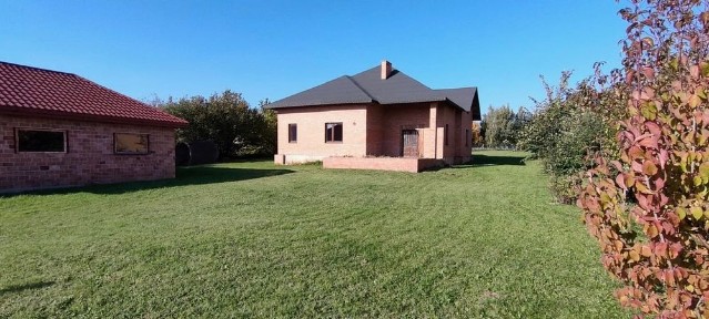 Dom w stanie surowym zamkniętym