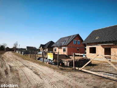 Dom w trakcie budowy w sąsiedztwie lasów i Jeziora Ślesińskiego