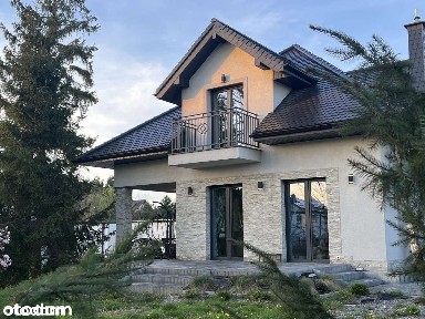 Przestronny dom wolnostojący z garażem i klimatyzacją