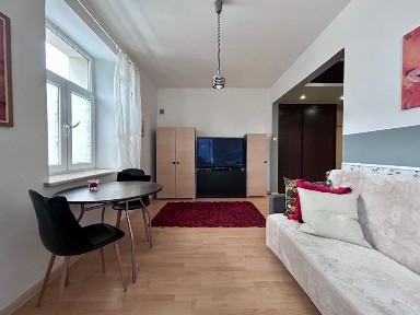 Duza kawalerka z osobna kuchnia 1550zl Baranowek